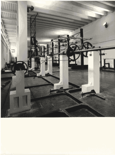 Image for Il luogo del lavoro - Dentro la fabbrica - Una cosmologia a pulegge - Lavori di allestimento della "Stanza delle pulegge"