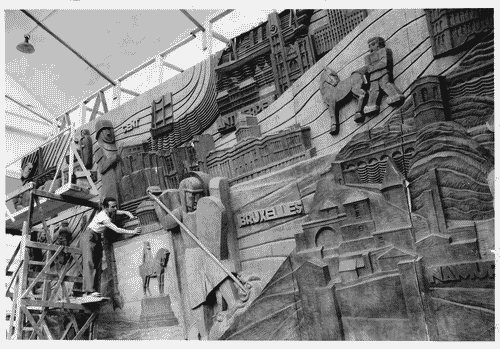 Image for VIII Triennale - Palazzo dell'Arte - Lavori di allestimento - Sezione Belgio - Bassorilievo in legno policromo - Oscar Jeipers