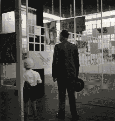 Image for Visitatori alla mostra dell'aeronautica