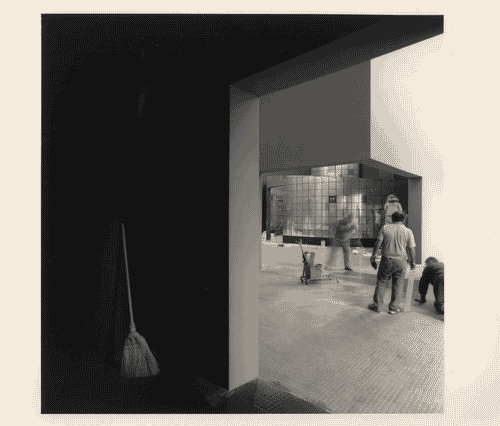 Image for XVII Triennale - Le città del mondo e il futuro delle metropoli - Lavori di allestimento - Sezione della grafica (figure e illustrazioni, fra immagine e messaggio)