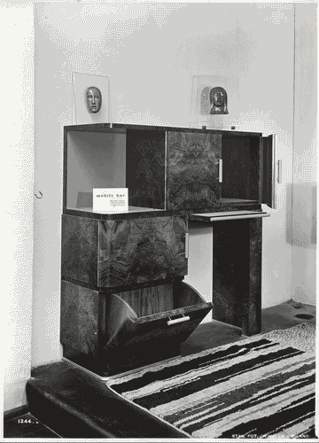 Image for V Triennale - Arti decorative e industriali - Sala dell'E.N.A.P.I. - Mobili e oggetti di legno - Mobile bar in radica