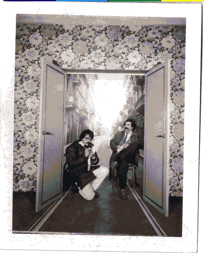 Image for XVI Triennale - Primo ciclo - Lo spazio audiovisivo - Spazio reale-spazio virtuale - Installazione "Un pezzo di strada nella stanza o un pezzo di stanza nella strada?" - Due visitatori ripresi nella Scena tecnica