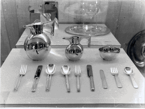 Image for XV Triennale - Sezione del lavoro artigiano - Posateria in argento di Antonio Piva e Maria Luisa Belgiojoso - Teiera, lattiera e zuccheriera di Franco Albini e Franca Helg