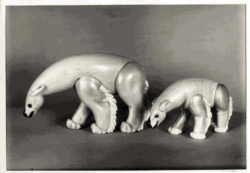 Image for IV Triennale - Galleria dei vetri - Orsi in vetro lattino e oro di Barovier