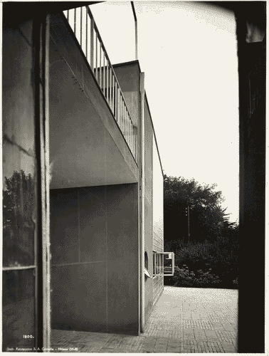 Image for V Triennale - Mostra dell'abitazione - Casa per le vacanze di un artista sul lago di Giuseppe Terragni e altri