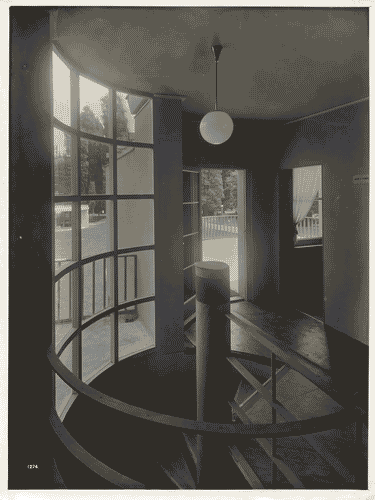 Image for V Triennale - Mostra dell'abitazione - Villa di campagna di Mino Fiocchi, Emilio Lancia, Michele Marelli e Giuseppe Serafini - Arrivo al primo piano