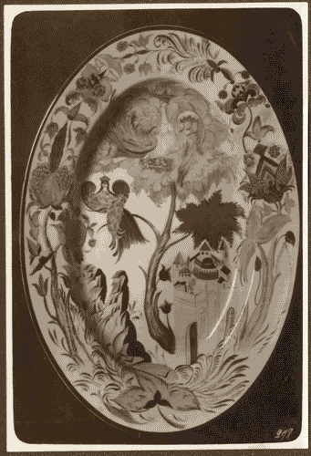 Image for III Biennale - Sezione dell'U.R.S.S. - Sala della Produzione della Fabbrica di Stato di Porcellana a Leningrado - Piatto in porcellana