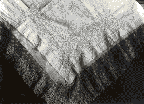 Image for VII Triennale - Mostra del pizzo antico - Scialletto di mussolina ricamata