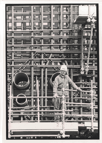 Image for Il luogo del lavoro - Il presente possibile e da pretendere - Il fascino delle possibili occupazioni - Cantiere edile per la costruzione della Centrale nucleare Enel di Montalto di Castro