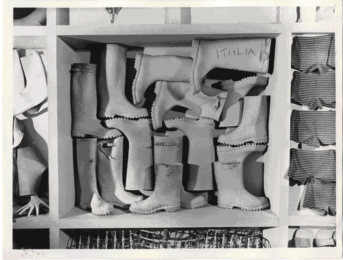 Image for XIII Triennale - Sezione dell'Italia - Seconda parte: l'equilibrio perduto- Quarto settore: Le offerte della civiltà dei consumi