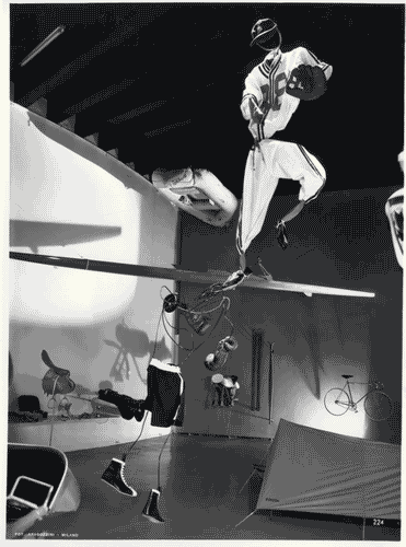 Image for IX Triennale - Forma e colore nello sport - Manichini di Roberto Crippa con abbigliamento per baseball e pugilato