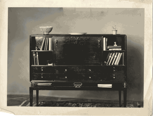 Image for III Biennale - Sala de Il Labirinto, particolari di arredamento - Scrittoio di Tomaso Buzzi