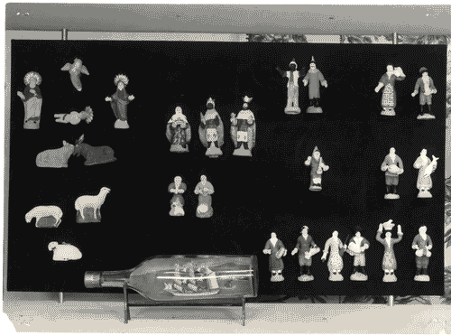 Image for XI Triennale - Mostra delle Produzioni popolari italiane - Scomparto della Liguria - Figure per presepio e bottiglia con veliero