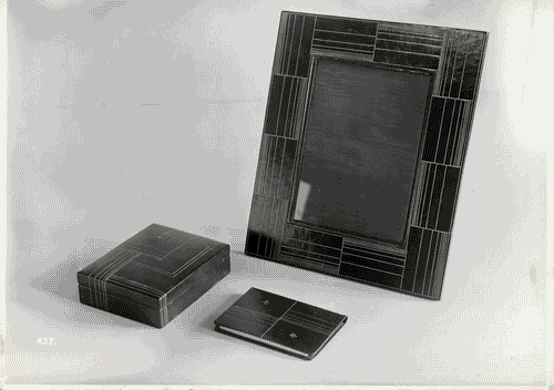 Image for V Triennale - Arti decorative e industriali - Sala dell'E.N.A.P.I. - Oggetti di cuoio - Cornice, scatola e notes per bridge in cuoio