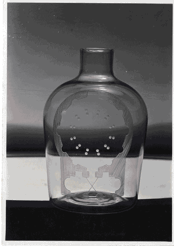 Image for VII Triennale - Mostra dei metalli e dei vetri - Vaso in vetro inciso di Piero Fornasetti