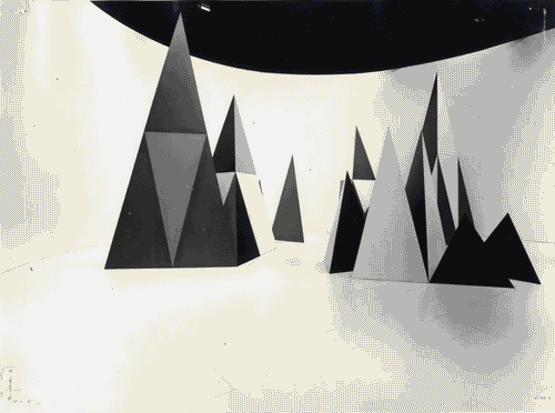 Image for XIV Triennale - Grande numero: l'intervento figurativo a grande scala - Sculture piramidali - Lynn Chadwick