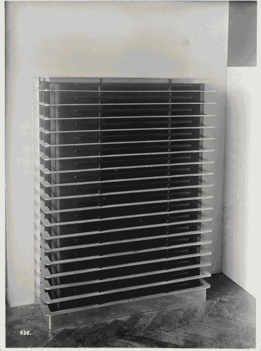 Image for V Triennale - Arti decorative e industriali - Sala dell'E.N.A.P.I. - Oggetti di metallo - Copriradiatore in metallo