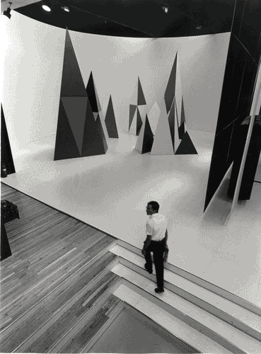 Image for XIV Triennale - Grande numero: l'intervento figurativo a grande scala - Sculture piramidali - Lynn Chadwick