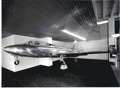 Image for XIII Triennale - Momenti di tempo libero - I trasporti - Aeroplano a reazione a due posti MB326