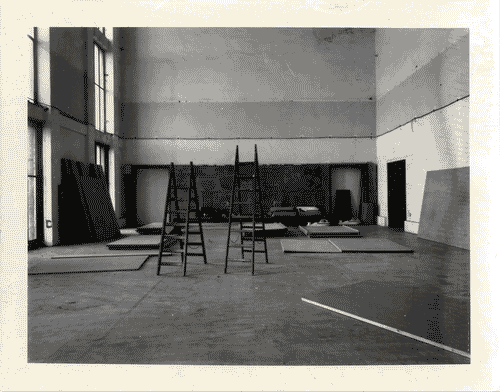 Image for Lavori di allestimento nel salone d'onore per il primo ciclo di mostre