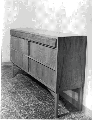 Image for IX Triennale - Quartiere sperimentale della Triennale di Milano (QT8) - Mostre speciali al QT8 in occasione della Nona Triennale - Casa INA-Casa a 11 piani - Alloggio n. 17 - Mobile in legno