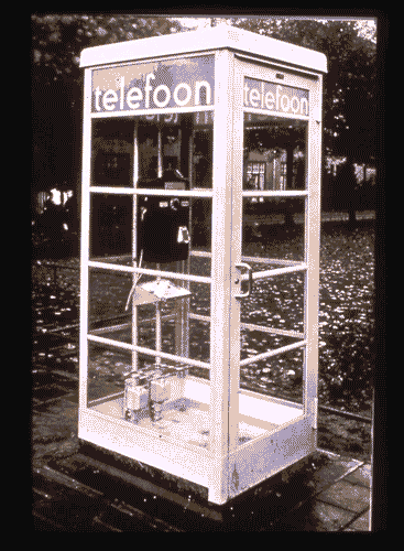 Image for XVIII Triennale - Partecipazioni internazionali - Paesi Bassi. Segni nella strada - Cabina telefonica di Johannes Brinkman e Leendert Van der Vlugt