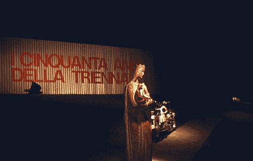 Image for XV Triennale - I cinquant'anni della Triennale - Grande Diorama - Scultura in legno "Madonna col Bambino" di Arturo Martini