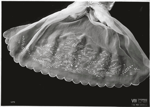 Image for Abito da battesimo nella sezione dei merletti e dei ricami della mostra dei tessuti e dei ricami