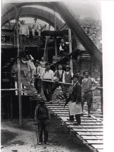 Image for XVI Triennale - Secondo ciclo - Conoscenza della città - Le trasformazioni del centro e della periferia: Torino e Bergamo - Cantiere di costruzione della chiesa di S.ta Croce a Bergamo