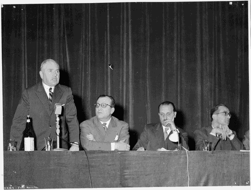 Image for X Triennale - I Congresso internazionale dell'Industrial Design - Intervento dell'on. Gioacchino Quarello - Al tavolo dei relatori: da destra Giulio Carlo Argan, Riccardo Bauer, Ivan Matteo Lombardo