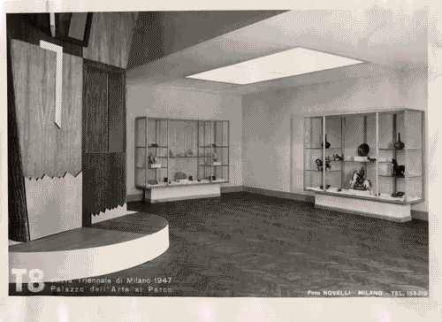 Image for VIII Triennale - Sezioni estere - Belgio - Prima parte. Salone d'onore - Vetrine espositive con ceramiche