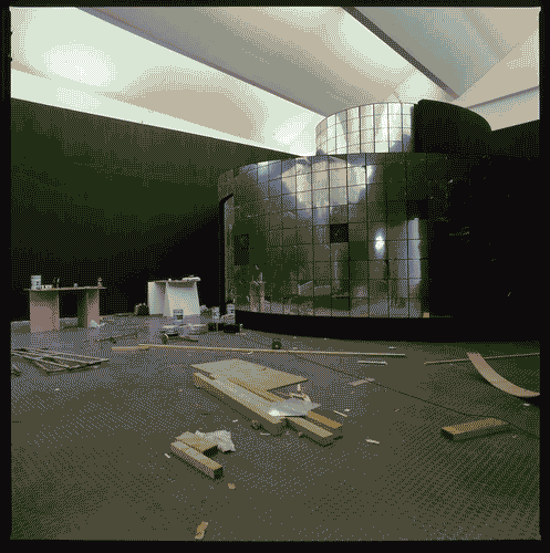 Image for XVII Triennale - Le città del mondo e il futuro delle metropoli - Lavori di allestimento - Sezione della grafica (figure e illustrazioni, fra immagine e messaggio)