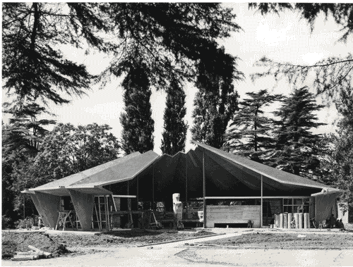 Image for X Triennale - Parco Sempione - Padiglione per soggiorno - Lavori di costruzione - Ico Parisi - Silvio Longhi - Luigi Antonietti