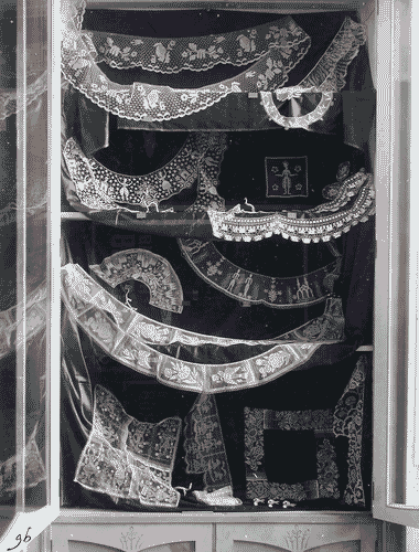 Image for Vetrina con merletti della sezione cecoslovacca