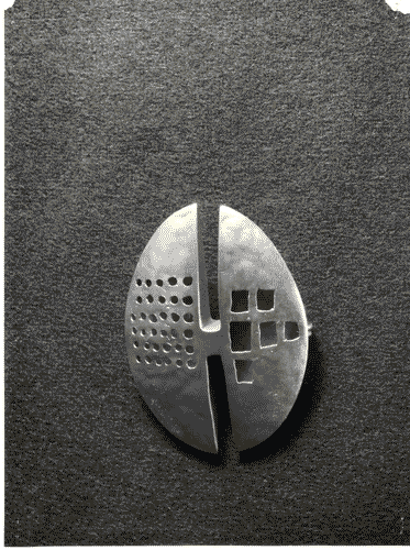 Image for XI Triennale - Mostra delle Produzioni d'arte - Sezione dell'Oreficeria - Spilla ovoidale in oro di Ettore Sottsass jr.