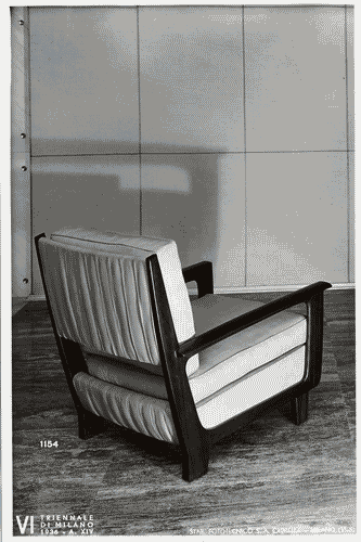 Image for VI Triennale - Mostra dell'arredamento - Stanza di soggiorno di Antonio Cassi-Ramelli e Paolo Buffa - Poltrona in palissandro e stoffa