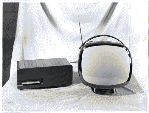 Image for XIII Triennale - Le produzioni - Quinto ripiano - Apparecchio per filodiffusione e televisore portatile della Brion Vega di Marco Zanuso e Richard Sapper