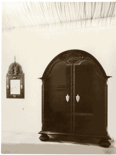 Image for Armadio con intagli e specchio