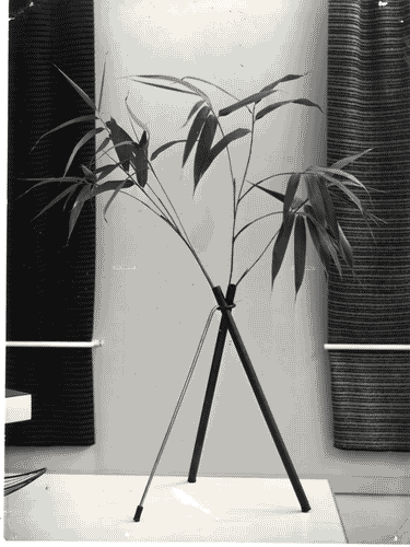 Image for X Triennale - Austria - Treppiede di canne metalliche per fiori ad alto gambo