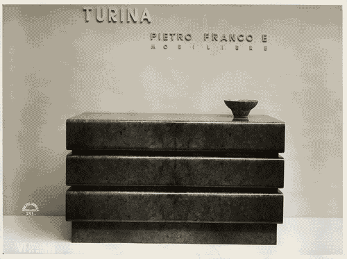 Image for VI Triennale - Mostra dell'arredamento - Cassettiera placcata in radica di olmo di Carlo Turina