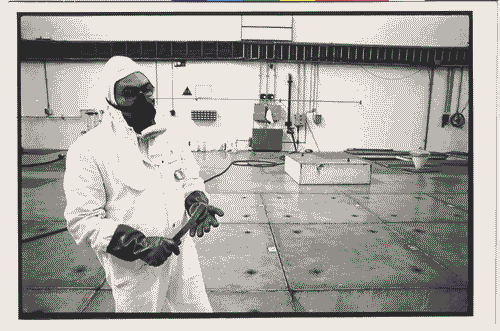 Image for Il luogo del lavoro - Il presente possibile e da pretendere - Il fascino delle possibili occupazioni - Lavori di manutenzione nella centrale nucleare Enel di Latina