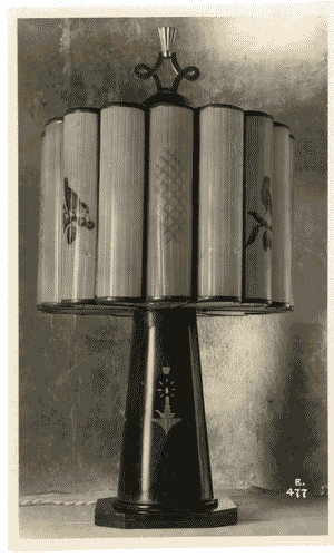 Image for IV Triennale - Galleria dell'illuminazione - Lampada da tavolo in legno disegno di Ezio Giovannozzi