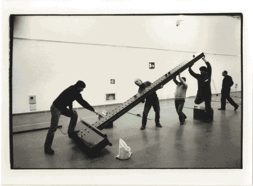 Image for Il luogo del lavoro - Dentro la fabbrica - Una cosmologia a pulegge - Lavori di allestimento della "Stanza delle pulegge"