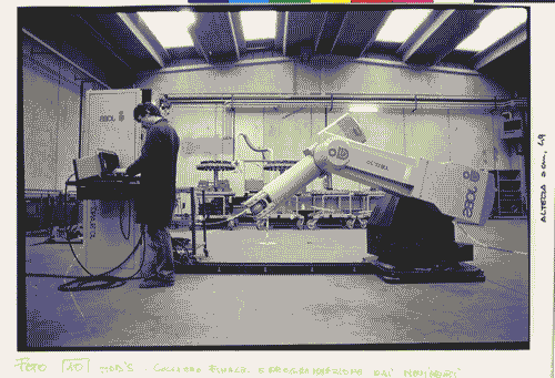 Image for Il luogo del lavoro - Il presente possibile e da pretendere - Il fascino delle possibili occupazioni - Montaggio di un braccio robotizzato alla Jobsdi Piacenza