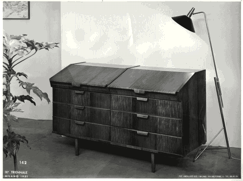 Image for IX Triennale - Abitazione - Alloggio n. 3: elementi di appartamento - Camera matrimoniale - Comò-scrittoio, lampada Arteluce - Gianni Albricci