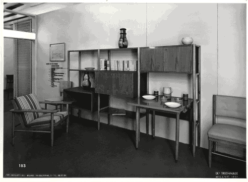 Image for IX Triennale - Abitazione - Alloggio n. 4: appartamento per una per 1 persona - Scaffale componibile e tavolino, poltrona imbottita con struttura in legno - Francesco Gnecchi-Ruscone