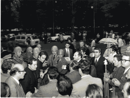 Image for XIV Triennale - Occupazione della Triennale - Manifestazione prima dell'occupazione davanti al Palazzo dell'Arte