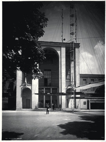 Image for IX Triennale - Sistemazione del piazzale di fronte al Palazzo dell'Arte - Falcone e pensiline frangisole - Giorgio Grando - Gianfranco Patrini - Ingresso Palazzo dell'Arte