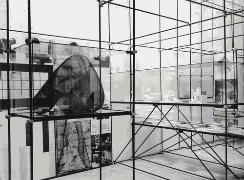 Image for IX Triennale - Studi sulle proporzioni - Vetrine con libri antichi - Francesco Gnecchi-Ruscone - Scultura "Concavo-convesso" di Bruno Munari