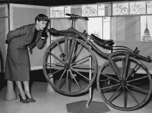 Image for IX Triennale - Mostre temporanee - Mostra didattica sull'evoluzione della bicicletta - Bicicletta d'epoca in metallo